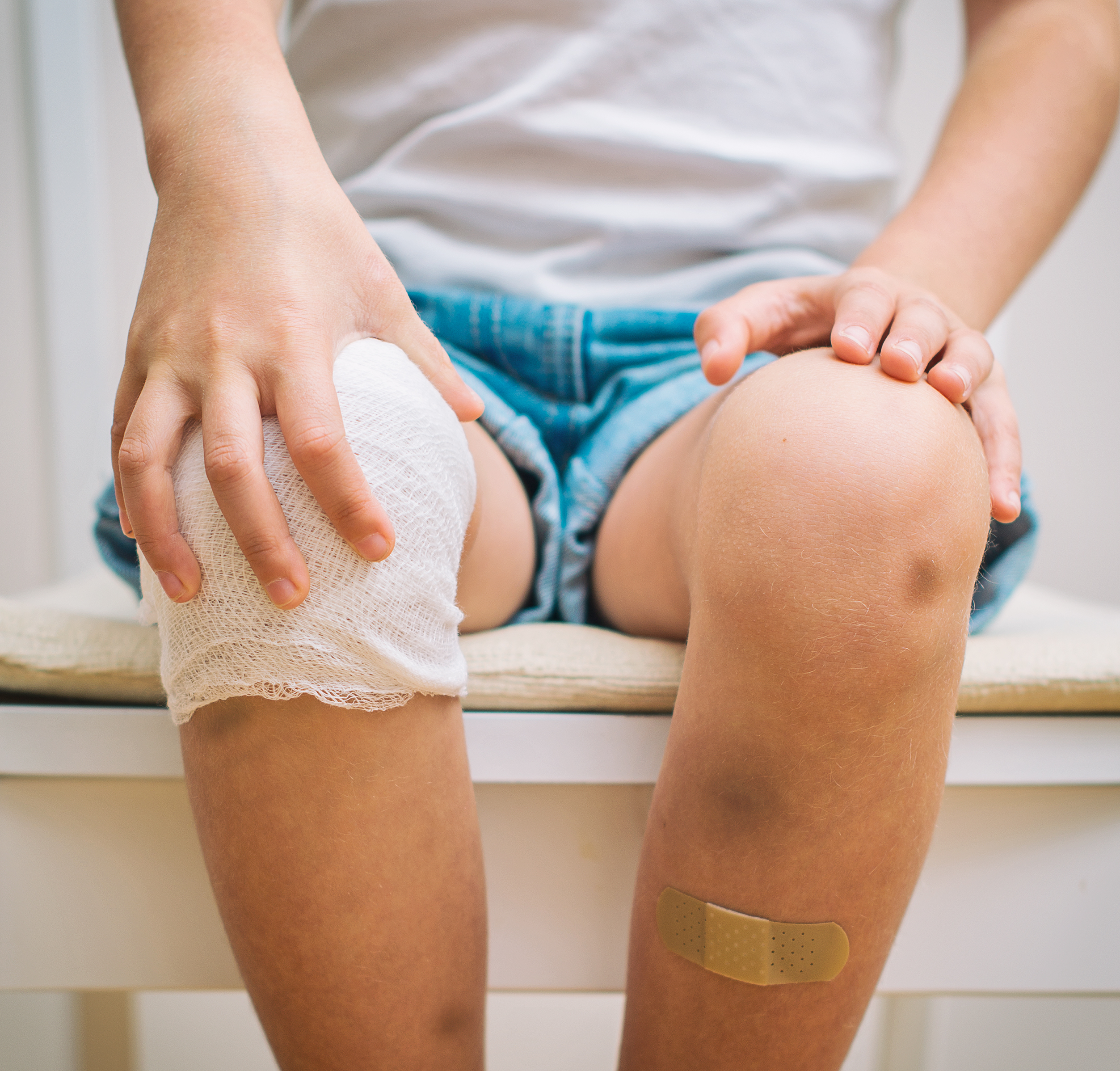 Schenkeveld Advocaten - Child,Knee,With,Adhesive,Bandage,,Bruise,And,Gauze,Bandage.